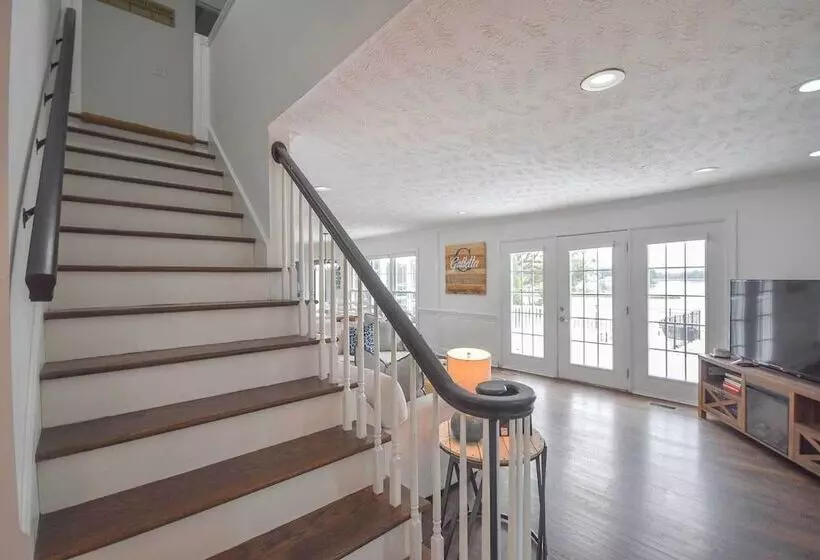 Carolina Lakes Family Home W/ Pool, Kayaks & Dock!