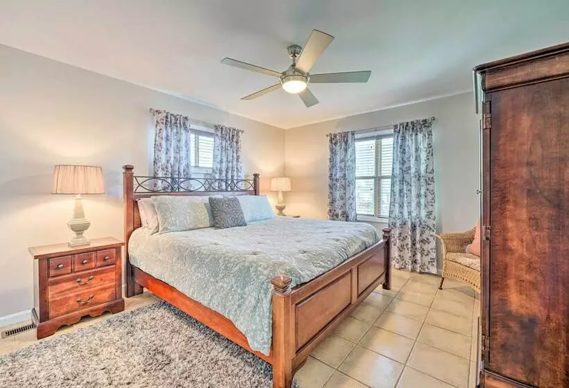 Coastal Hideaway ~ 1/2 Mi To Beach + Boardwalk!