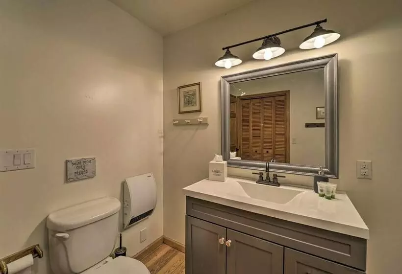 Boone Cottage W/ Fire Pit & On Site Creek!