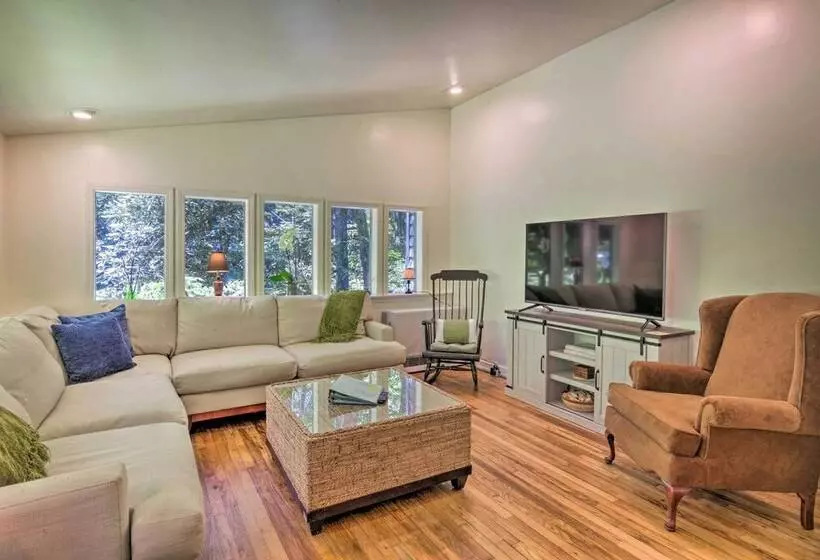 Boone Cottage W/ Fire Pit & On Site Creek!