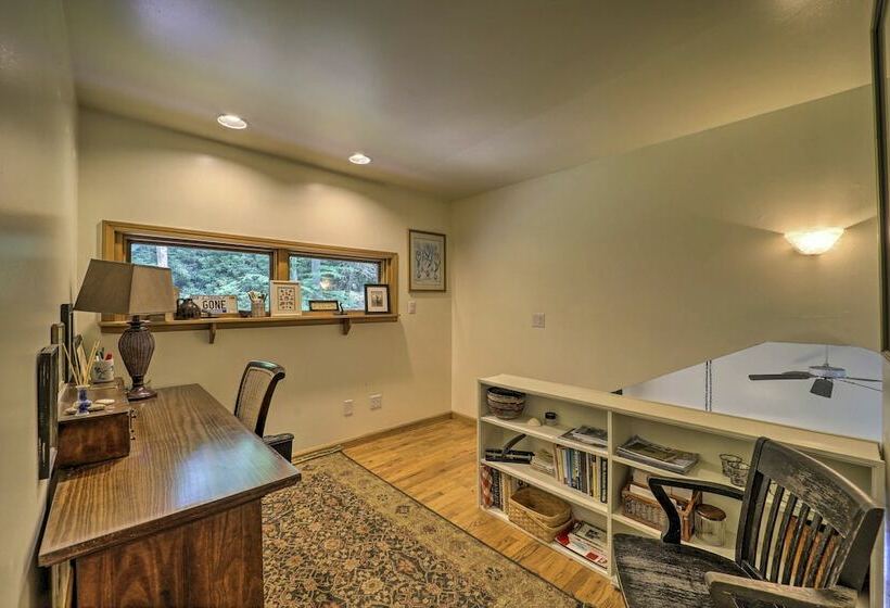 Boone Cottage W/ Fire Pit & On Site Creek!