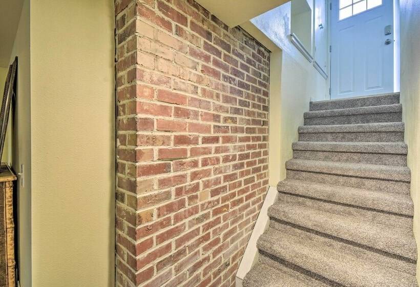 Cozy Tacoma Home: Close To Beaches & Boating!