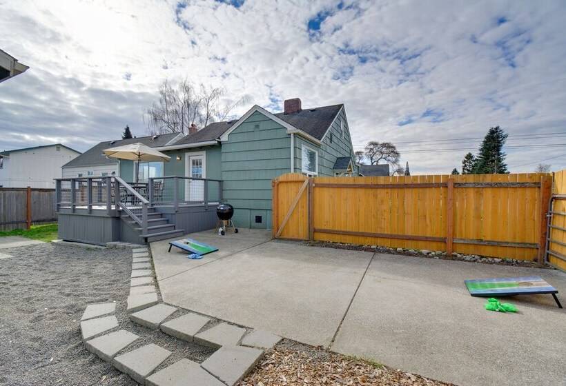 Cozy Tacoma Home: Close To Beaches & Boating!