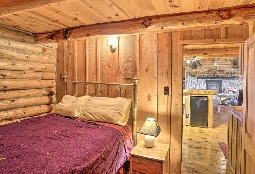Secluded Belle Fourche Cabin: Group Friendly!