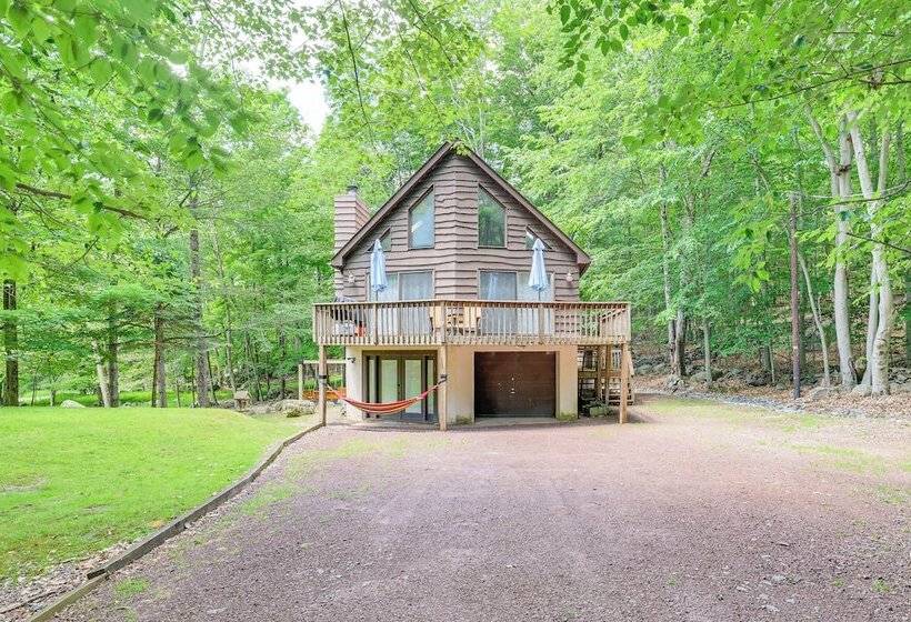 Half Mi To Lake Wallenpaupack: Poconos Cabin