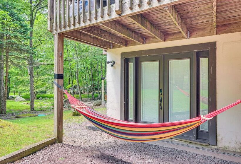 Half Mi To Lake Wallenpaupack: Poconos Cabin