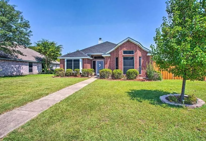 Family Friendly Rowlett Home ~ 23 Mi To Dallas