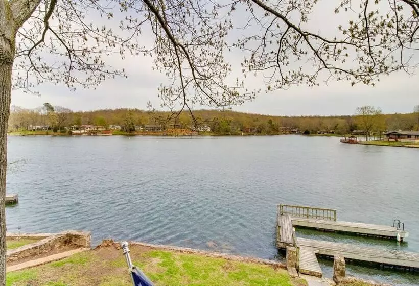 Lakefront Arkansas Abode   Deck, Grill & Fire Pit!