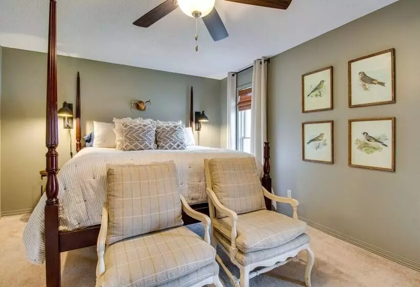 Lakefront Arkansas Abode   Deck, Grill & Fire Pit!