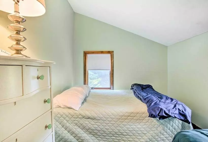 Pet Friendly Gilford Home: 3 Mi To Gunstock & Lake