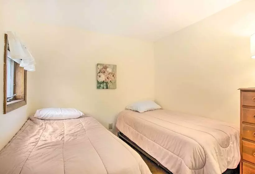 Pet Friendly Gilford Home: 3 Mi To Gunstock & Lake