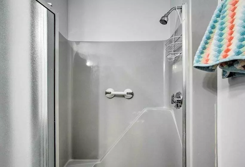 Pet Friendly Gilford Home: 3 Mi To Gunstock & Lake