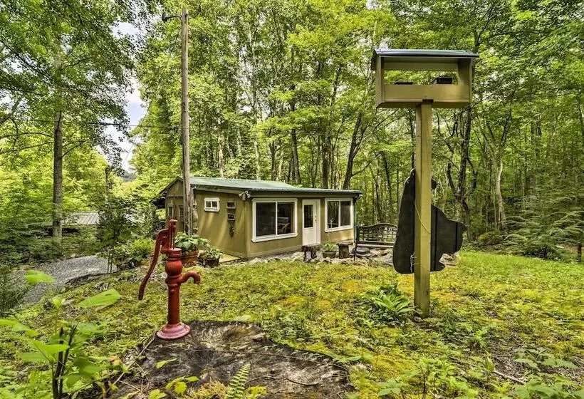 Lotsa Moose Lodge  Pisgah Forest Waterfall Cabin!