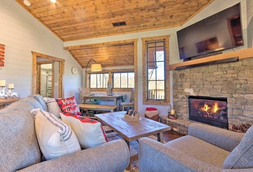 Modern Cabin W/ Deck, Grill & Chinquapin Amenities