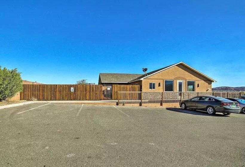 Mountain View Moab Home W/ Pool & Hot Tub Access!