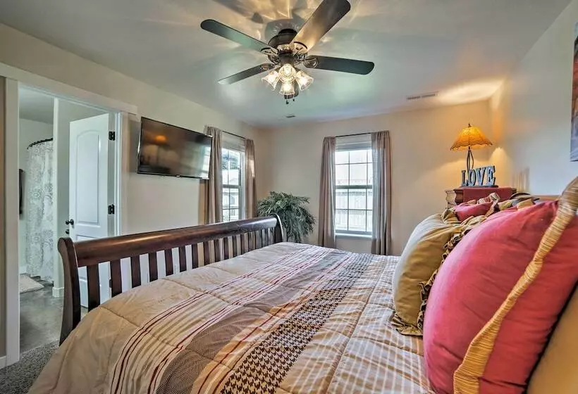 Mountain View Moab Home W/ Pool & Hot Tub Access!