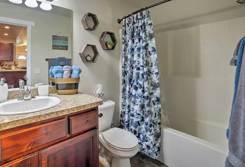 Mountain View Moab Home W/ Pool & Hot Tub Access!