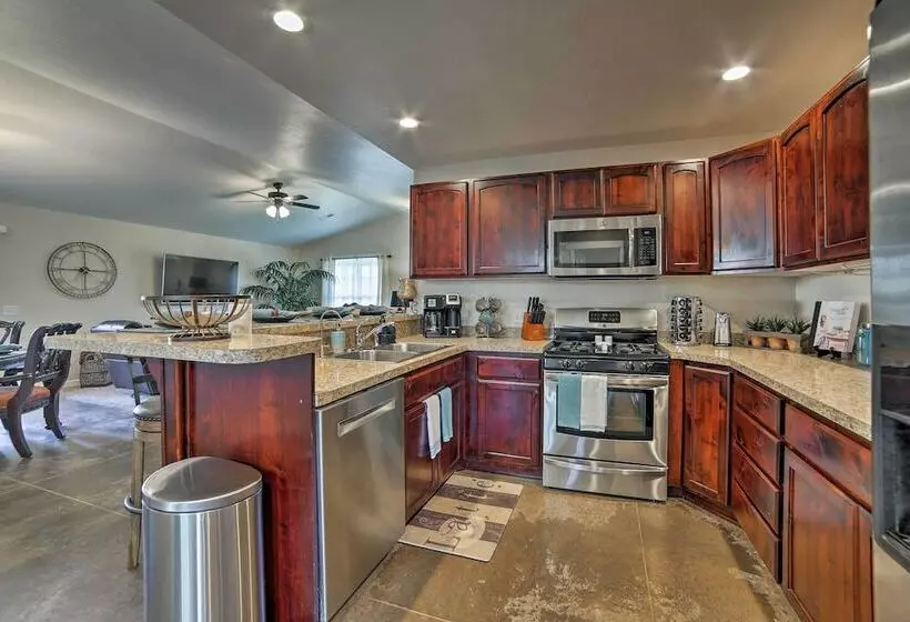 Mountain View Moab Home W/ Pool & Hot Tub Access!