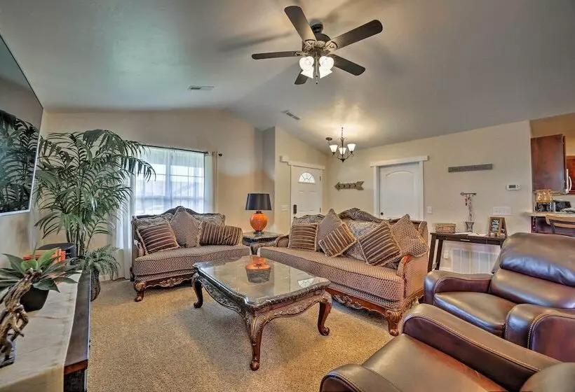 Mountain View Moab Home W/ Pool & Hot Tub Access!