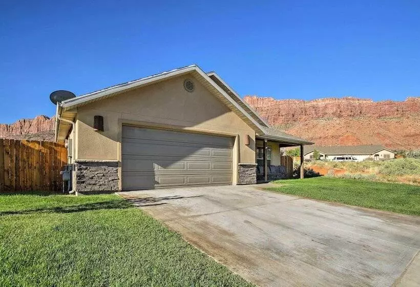 Mountain View Moab Home W/ Pool & Hot Tub Access!