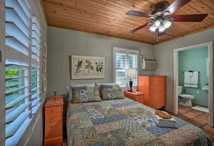 Palm Harbor Vacation Rental, Walk To Crystal Beach