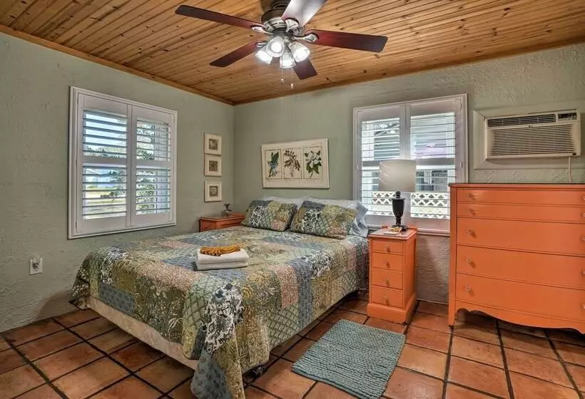 Palm Harbor Vacation Rental, Walk To Crystal Beach