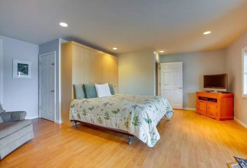 Lake Cabin In Honor W/ Hot Tub, Dock & Sauna!