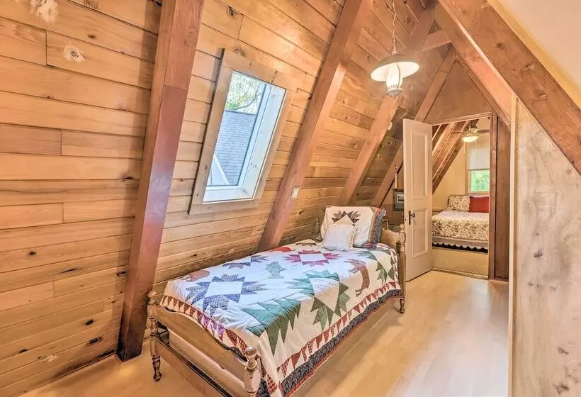 Lake Cabin In Honor W/ Hot Tub, Dock & Sauna!