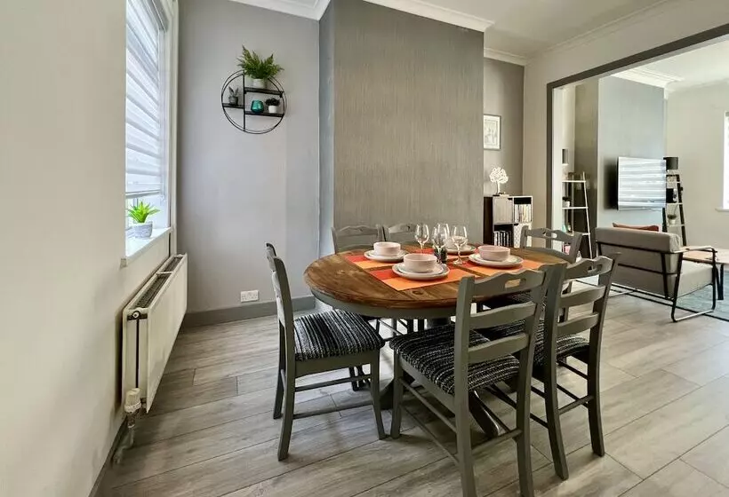 Majatalo Daubney House