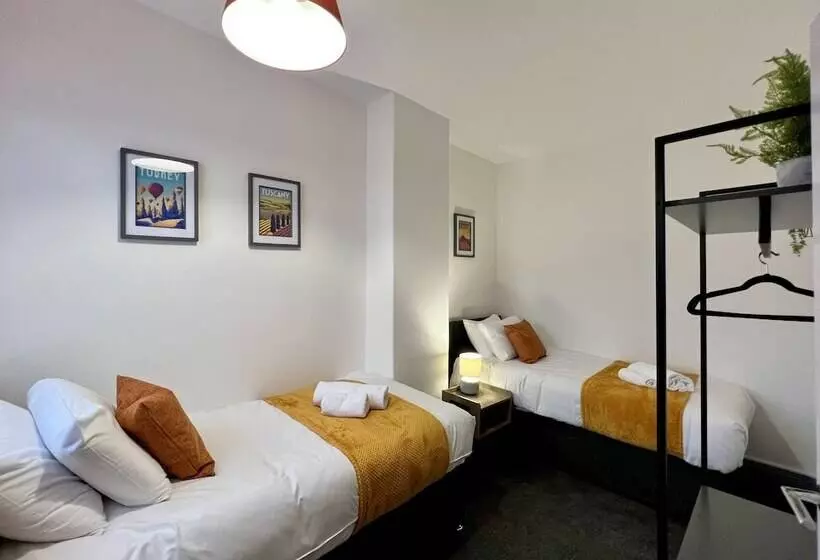 Majatalo Daubney House