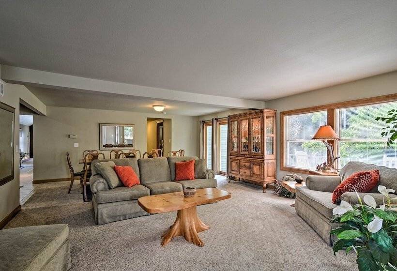 Pet Friendly Home Near Lakes & Snowmobile Trails!