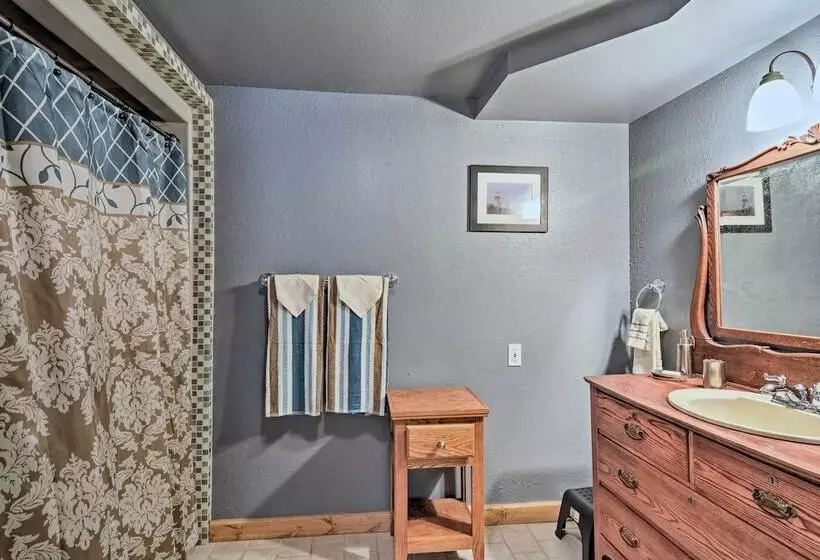 Pet Friendly Home Near Lakes & Snowmobile Trails!