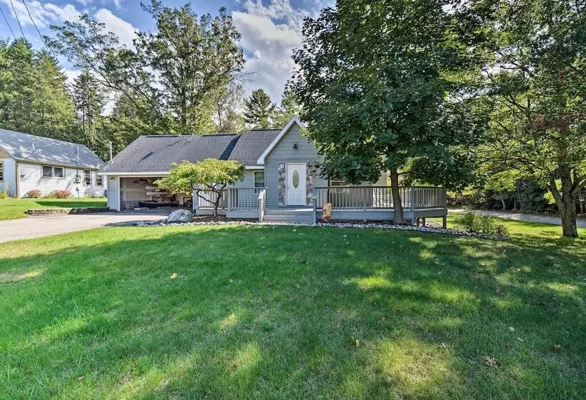 Pet Friendly Home Near Lakes & Snowmobile Trails!