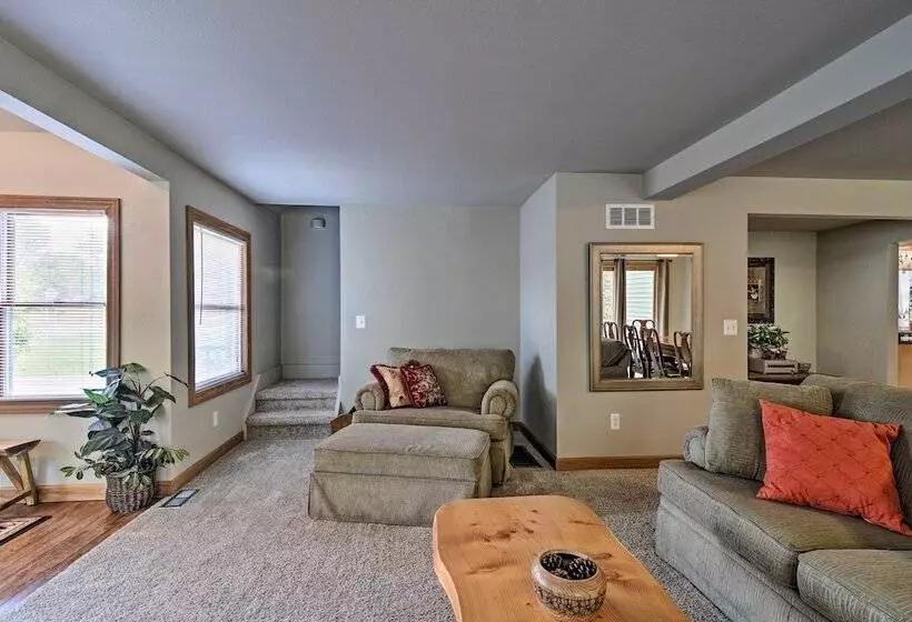 Pet Friendly Home Near Lakes & Snowmobile Trails!