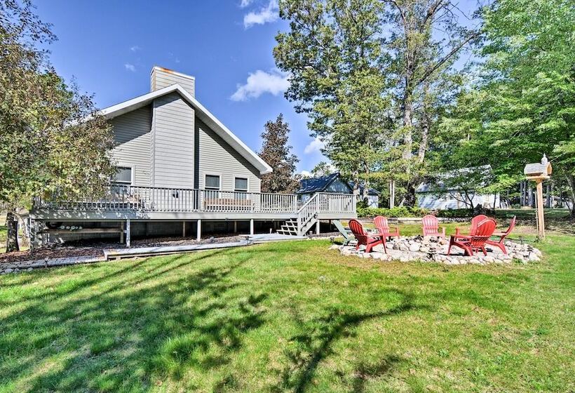 Pet Friendly Home Near Lakes & Snowmobile Trails!