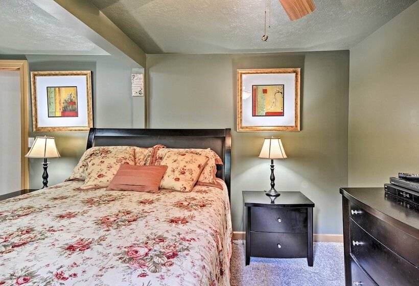 Pet Friendly Home Near Lakes & Snowmobile Trails!