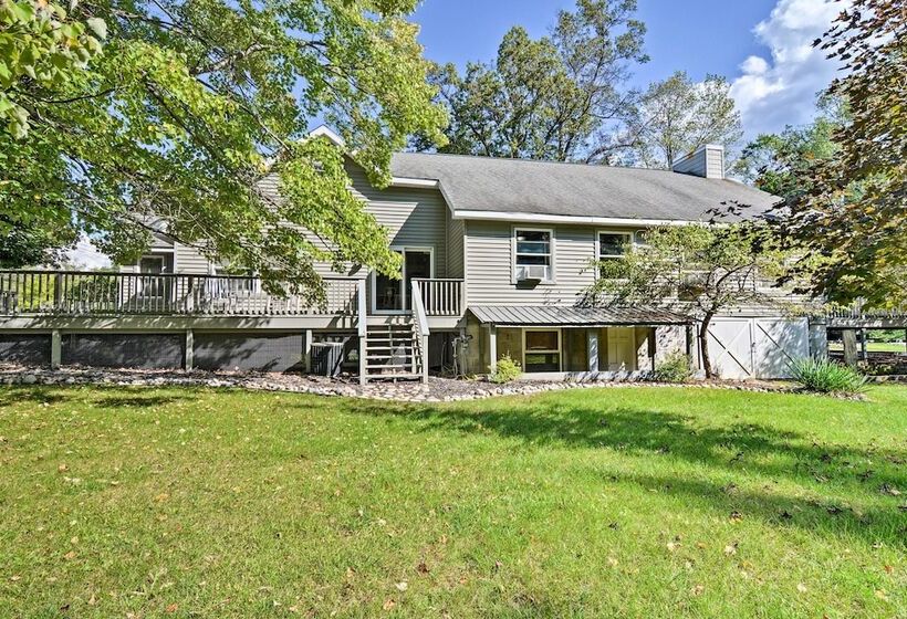 Pet Friendly Home Near Lakes & Snowmobile Trails!