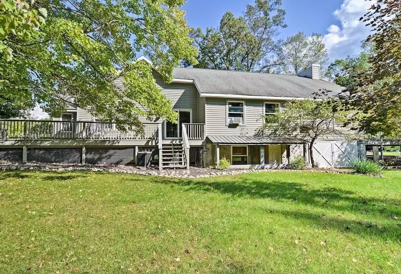 Pet Friendly Home Near Lakes & Snowmobile Trails!