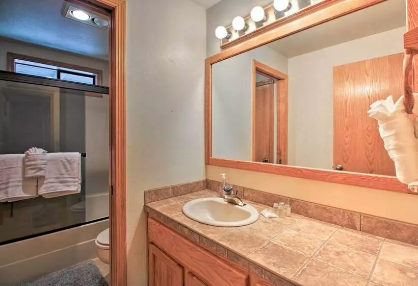 Sunriver Home W/ Hot Tub & 8 Sharc Passes