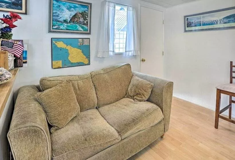 Quaint Avalon Cottage < Half Mi To Beaches!