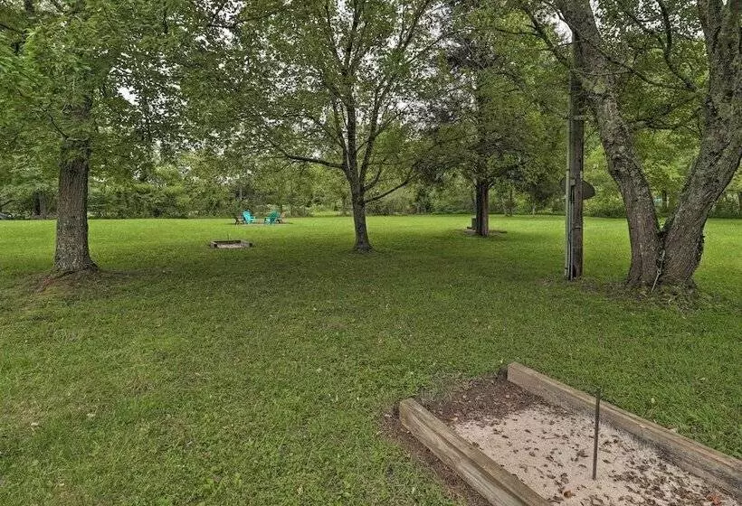 Hendersonville Home W/ Fire Pit: 5 Mi To Downtown!