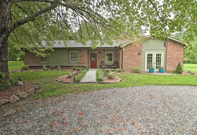 Hendersonville Home W/ Fire Pit: 5 Mi To Downtown!