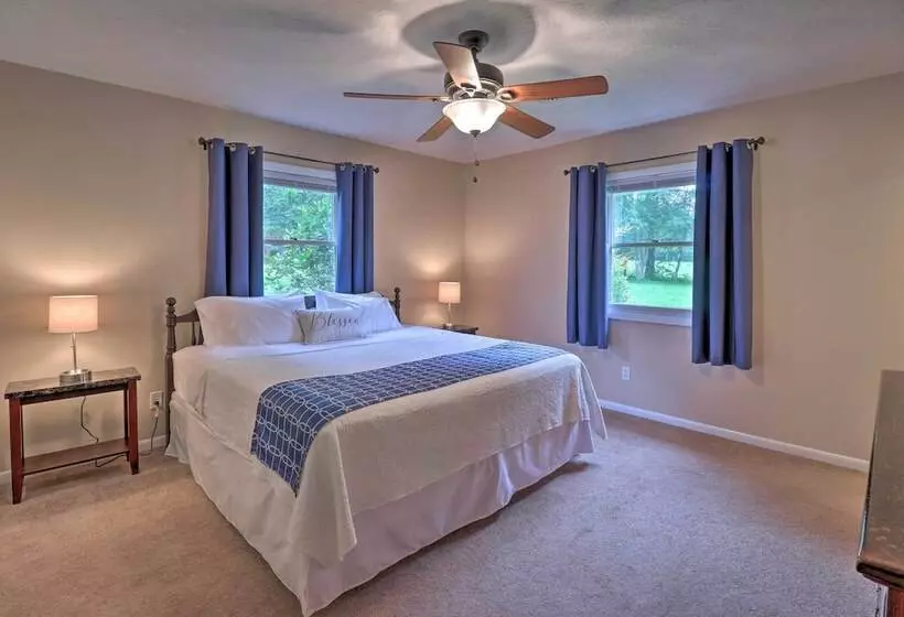 Hendersonville Home W/ Fire Pit: 5 Mi To Downtown!