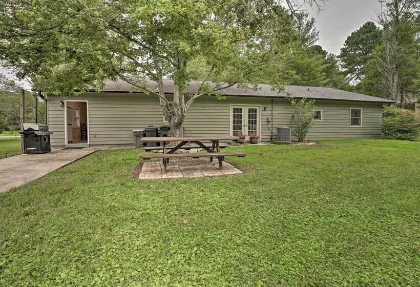 Hendersonville Home W/ Fire Pit: 5 Mi To Downtown!