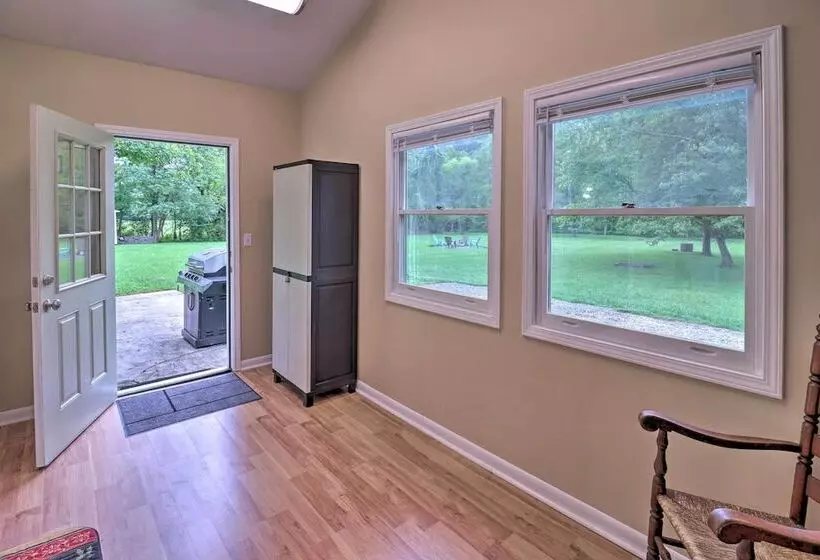 Hendersonville Home W/ Fire Pit: 5 Mi To Downtown!