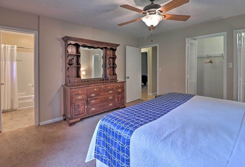 Hendersonville Home W/ Fire Pit: 5 Mi To Downtown!