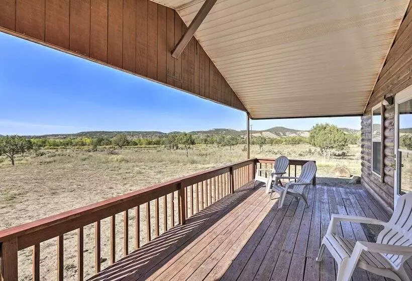 Quiet Pagosa Springs Cabin: Lake & Mountain Views!