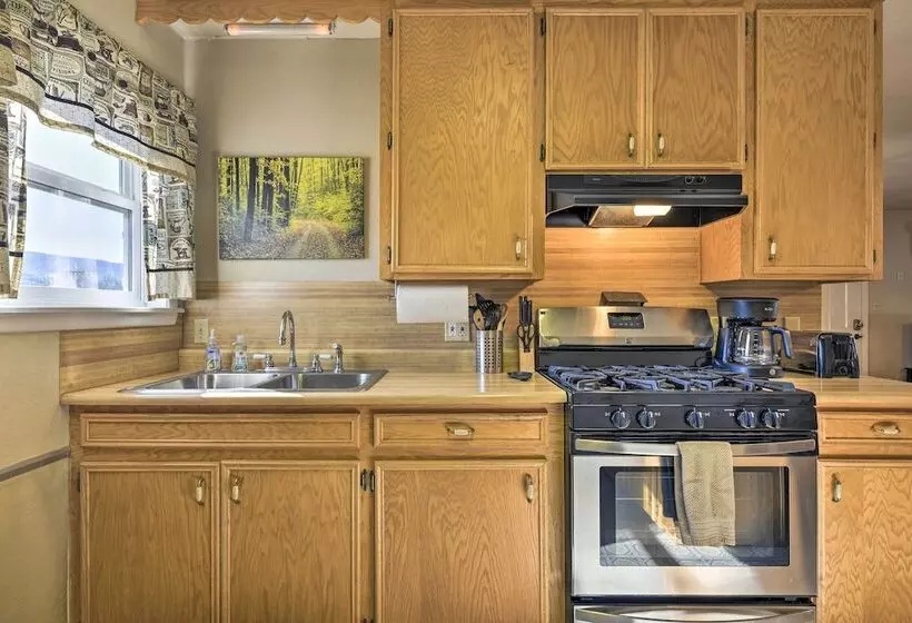 Quiet Pagosa Springs Cabin: Lake & Mountain Views!