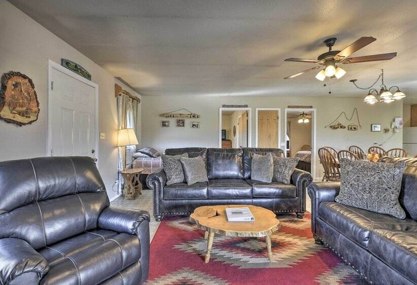 Quiet Pagosa Springs Cabin: Lake & Mountain Views!