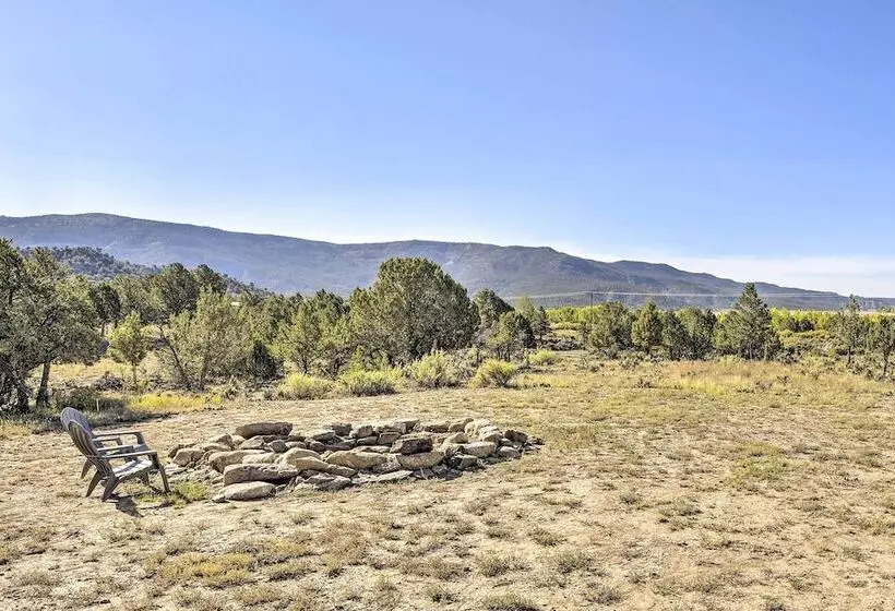 Quiet Pagosa Springs Cabin: Lake & Mountain Views!